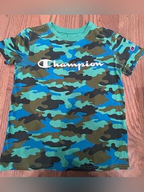 Champion Boys Camo Shirt Size M Like New